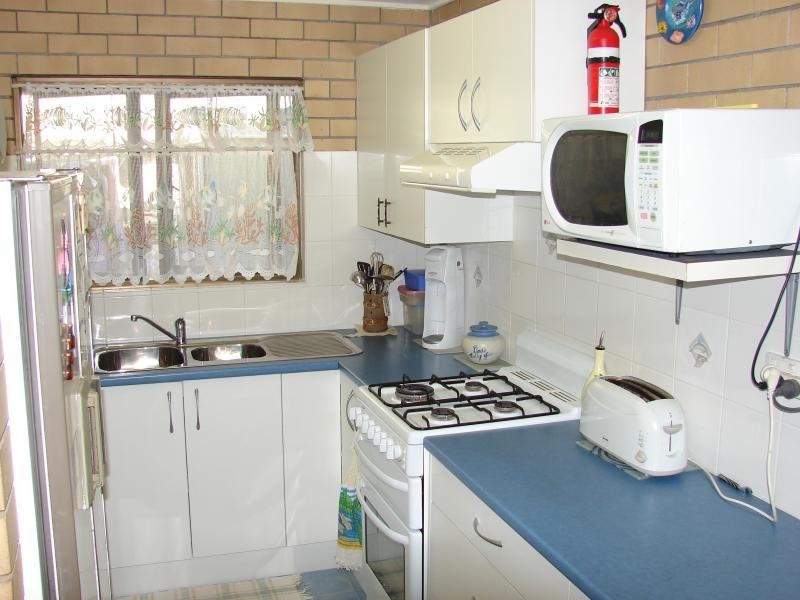 6 Ballow Street, Amity Point QLD 4183