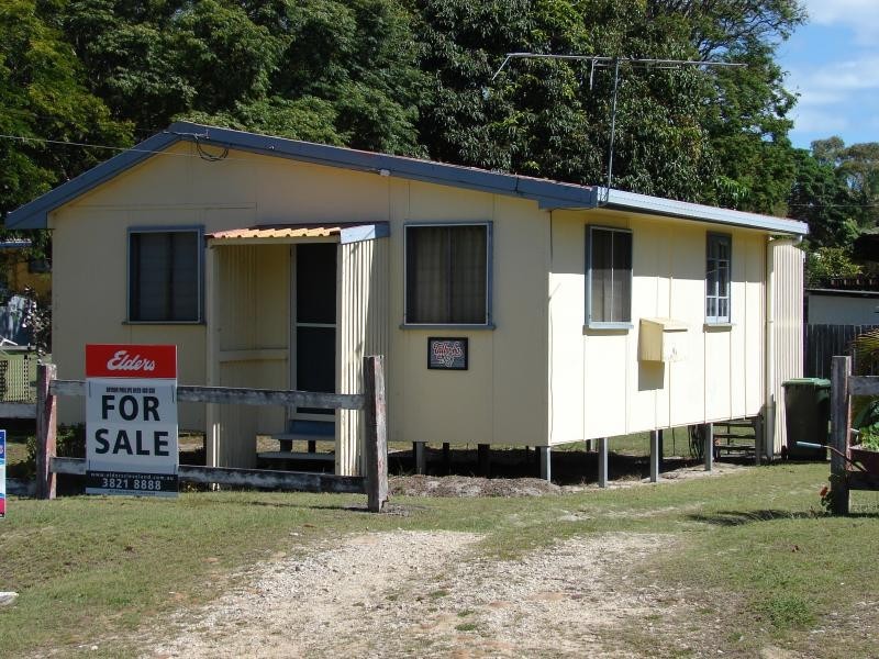 6 Miles Street, Amity Point QLD 4183