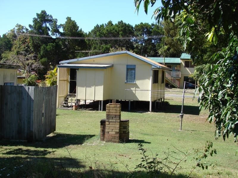 6 Miles Street, Amity Point QLD 4183