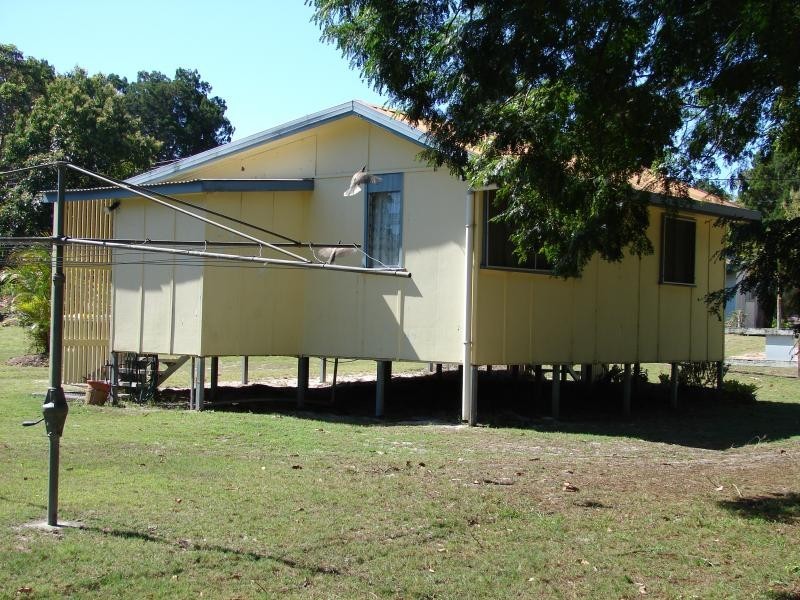 6 Miles Street, Amity Point QLD 4183