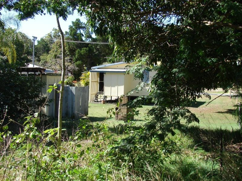 6 Miles Street, Amity Point QLD 4183