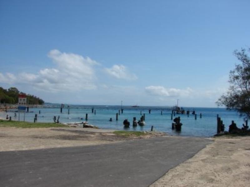 13 Claytons Road, Amity Point QLD 4183