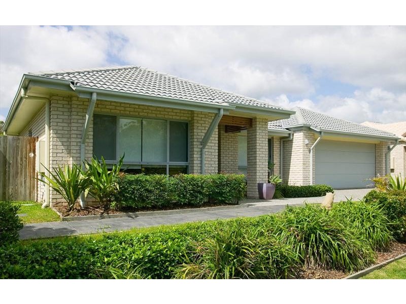 18 Azure Avenue, Redland Bay QLD 4165