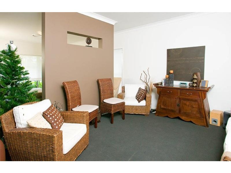 18 Azure Avenue, Redland Bay QLD 4165