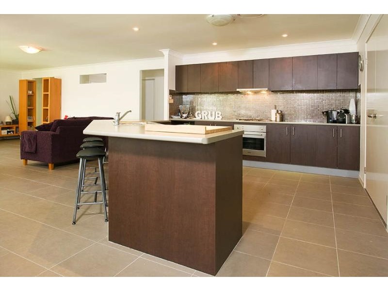 18 Azure Avenue, Redland Bay QLD 4165