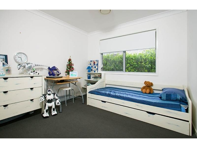 18 Azure Avenue, Redland Bay QLD 4165