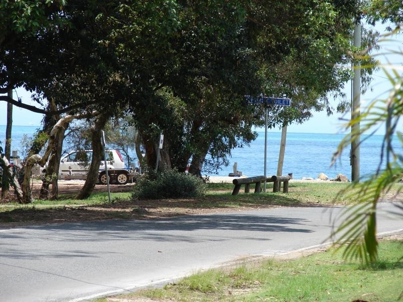 13 Claytons Road, Amity Point QLD 4183