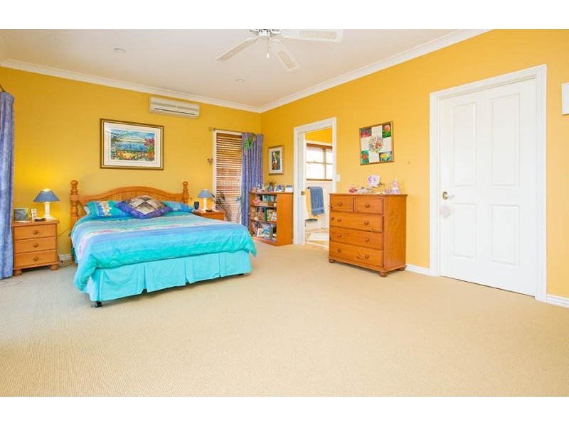 2 Kruger Street, Redland Bay QLD 4165
