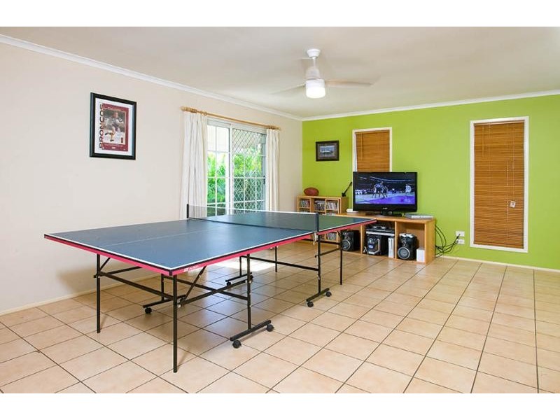1 Anita Street, Redland Bay QLD 4165