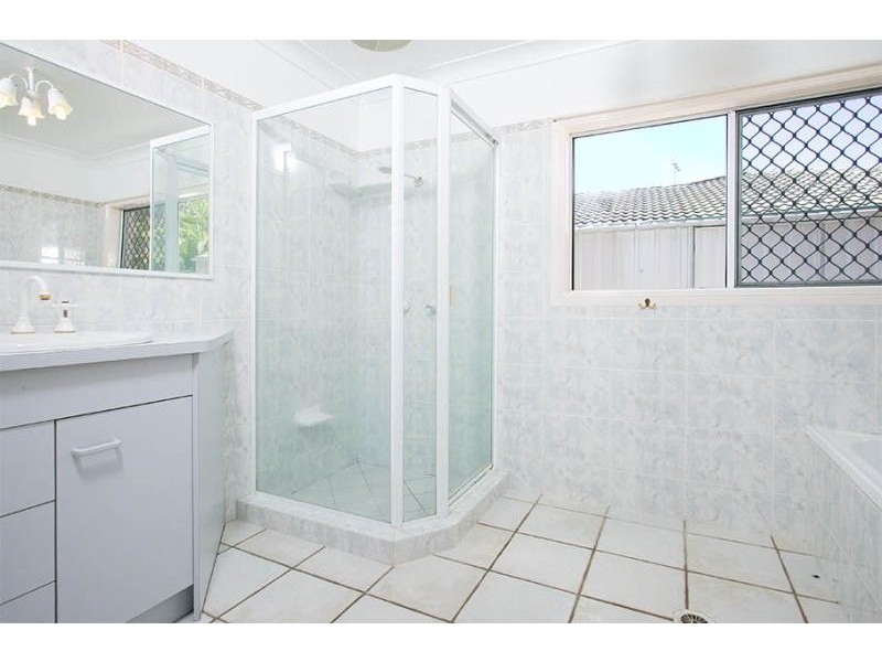 4 Carolyn Place, Redland Bay QLD 4165