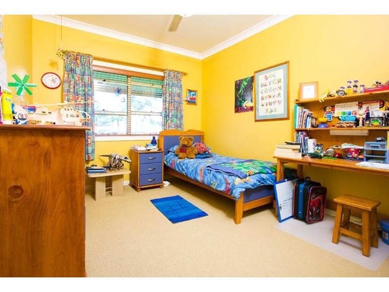 2 Kruger Street, Redland Bay QLD 4165