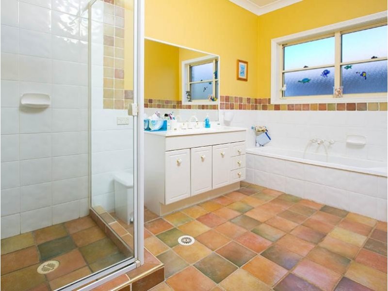 2 Kruger Street, Redland Bay QLD 4165