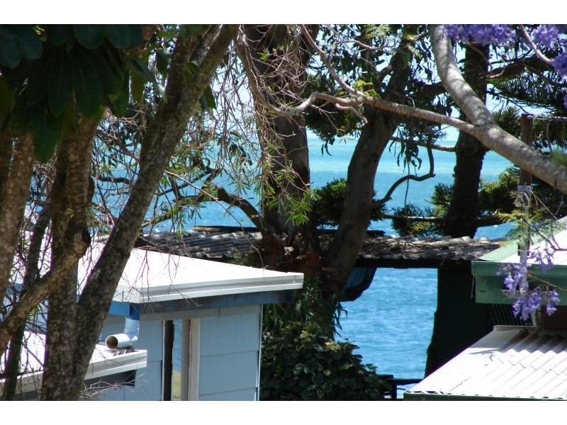 6 Millers Lane, Amity Point QLD 4183