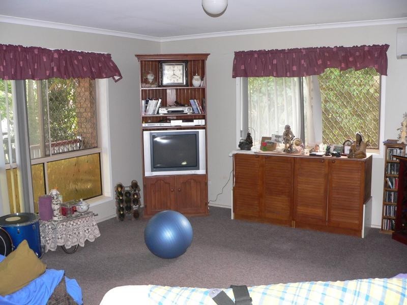 2 Zambelli Street, Victoria Point QLD 4165