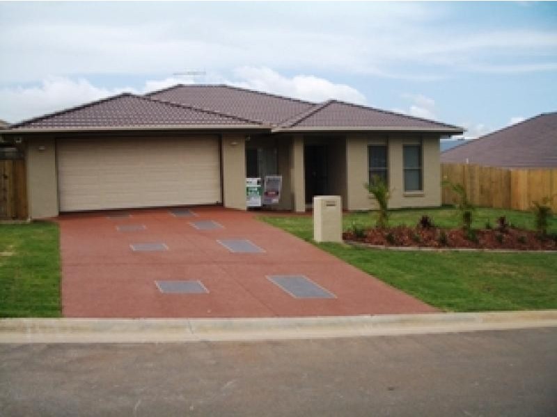 5 Magnetic Place, Redland Bay QLD 4165