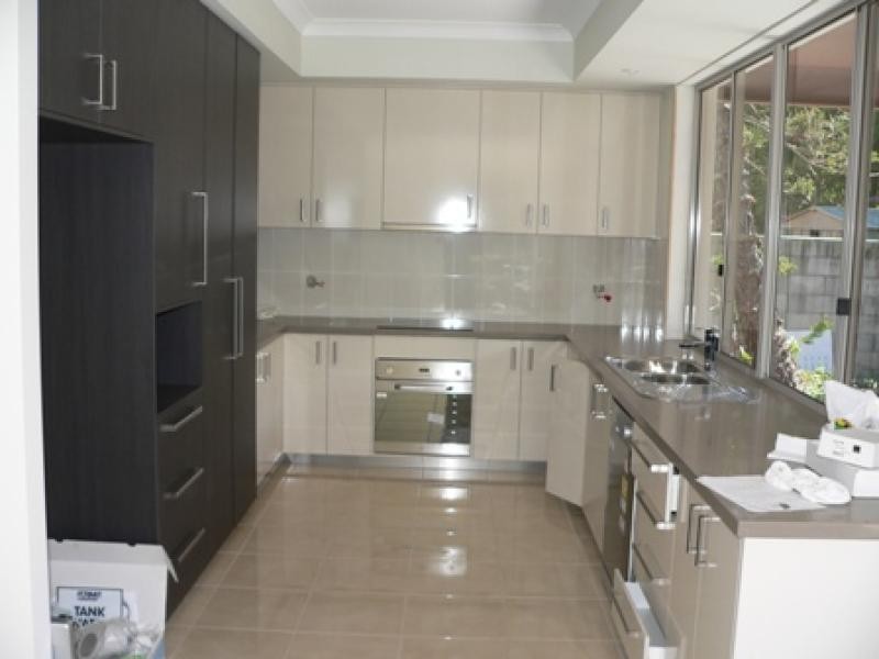 37 Little Shore Street, Cleveland QLD 4163