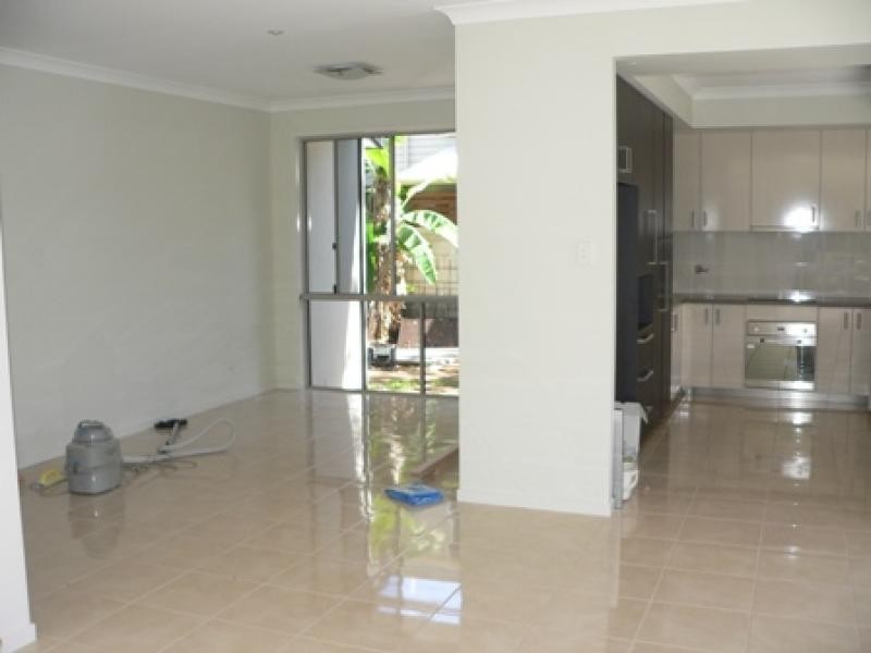 37 Little Shore Street, Cleveland QLD 4163