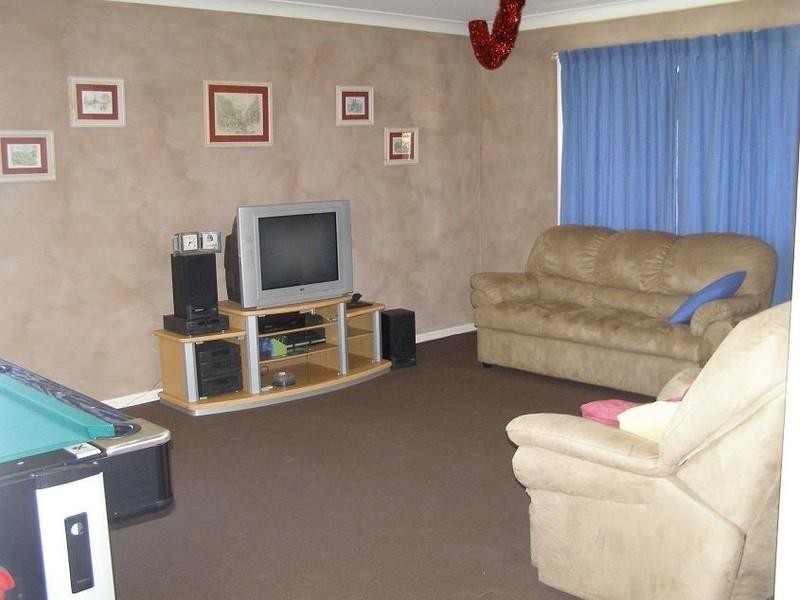 12 Caswell Crescent, Redland Bay QLD 4165