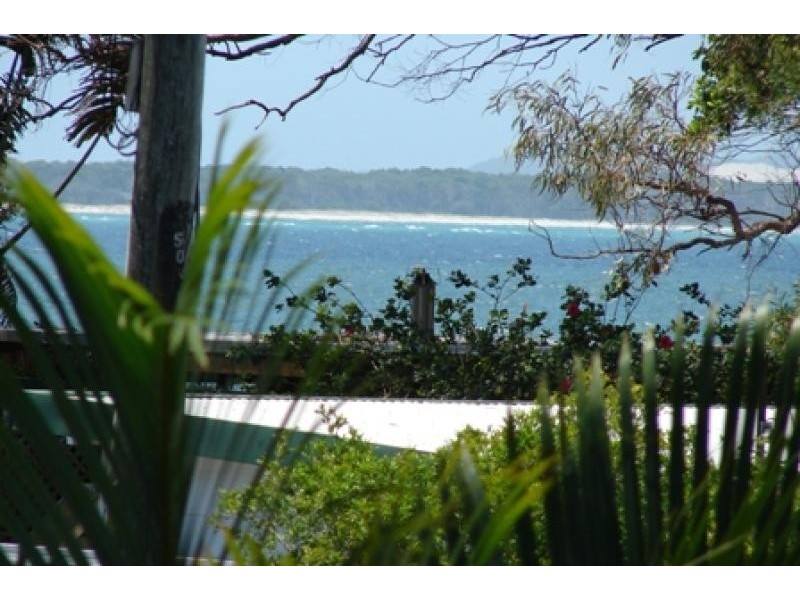 2 Millers Lane, Amity Point QLD 4183