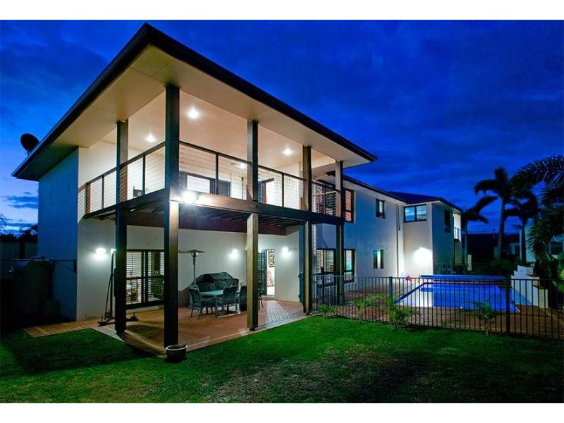82 Penzance Dr, Redland Bay QLD 4165