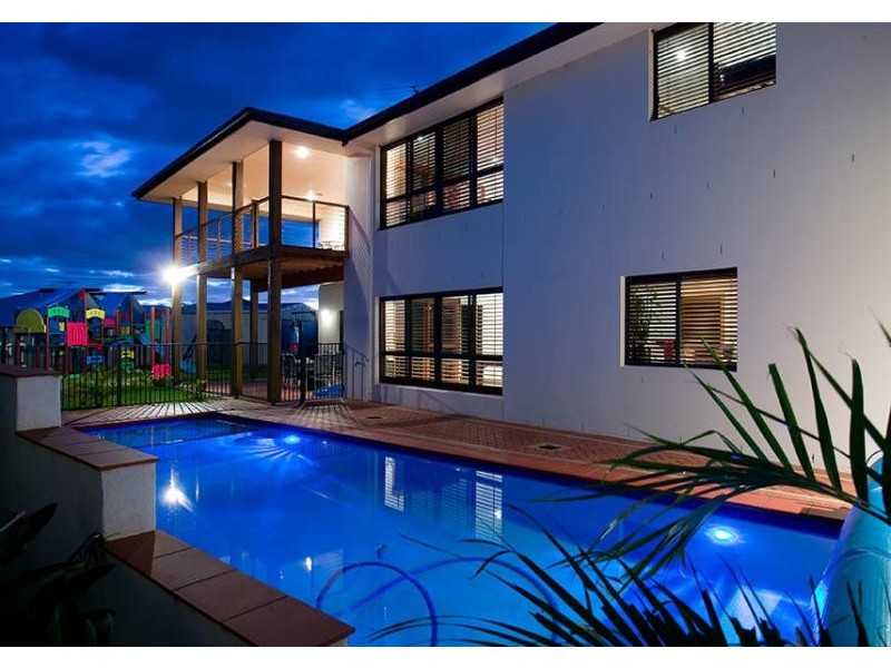 82 Penzance Dr, Redland Bay QLD 4165