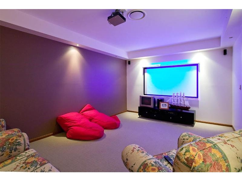 82 Penzance Dr, Redland Bay QLD 4165