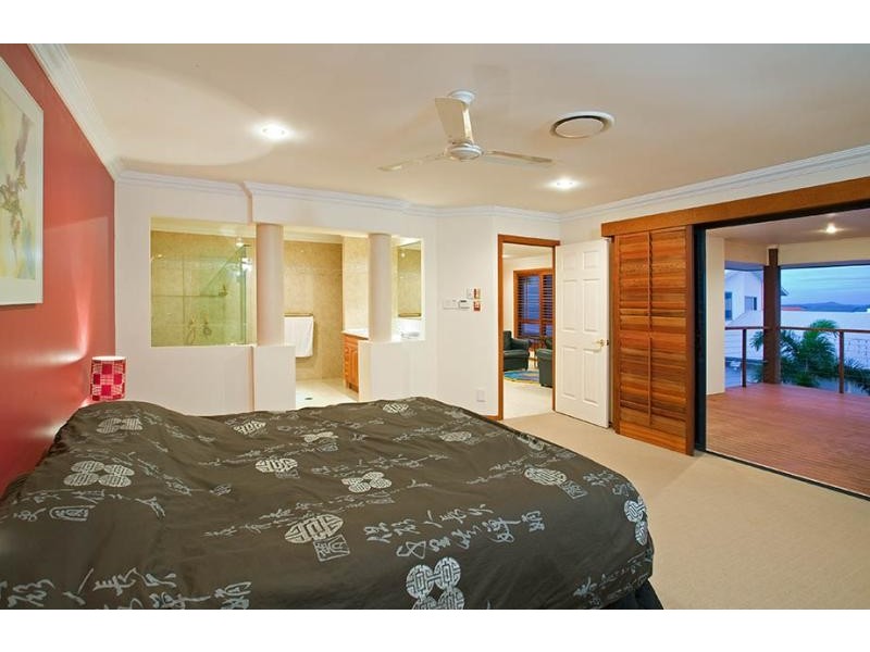 82 Penzance Dr, Redland Bay QLD 4165