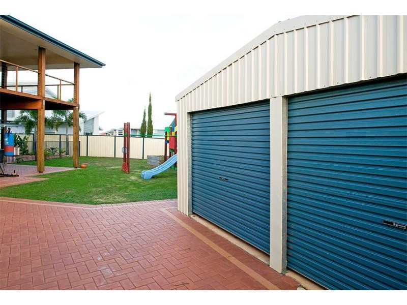 82 Penzance Dr, Redland Bay QLD 4165