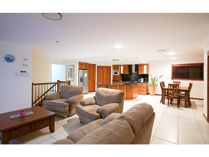 82 Penzance Dr, Redland Bay QLD 4165