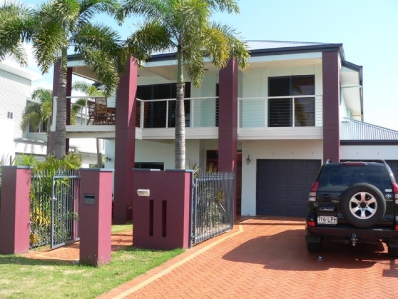 82 Penzance Dr, Redland Bay QLD 4165