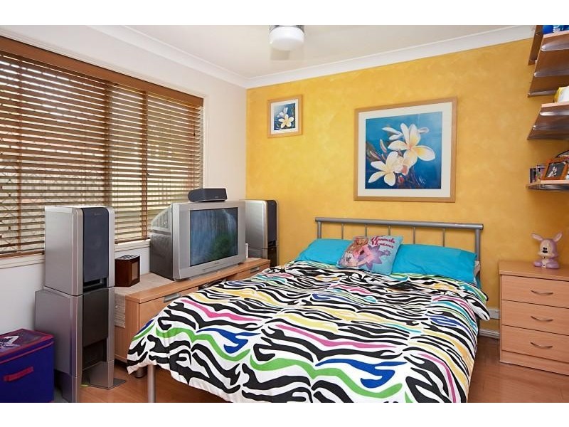 21 Neville Cl, Redland Bay QLD 4165