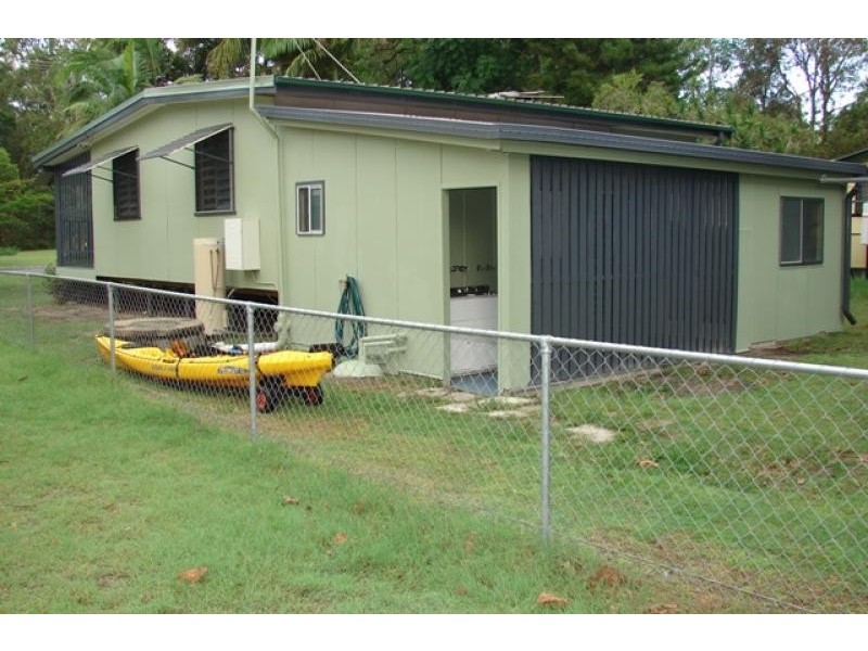 16 Kawana Street, Amity Point QLD 4183