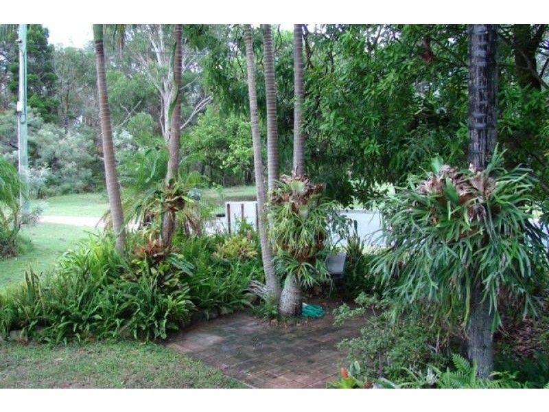 16 Kawana Street, Amity Point QLD 4183