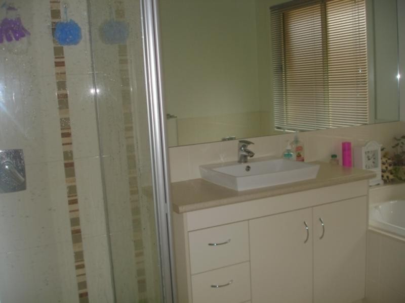 8 Shearwater Street, Cleveland QLD 4163