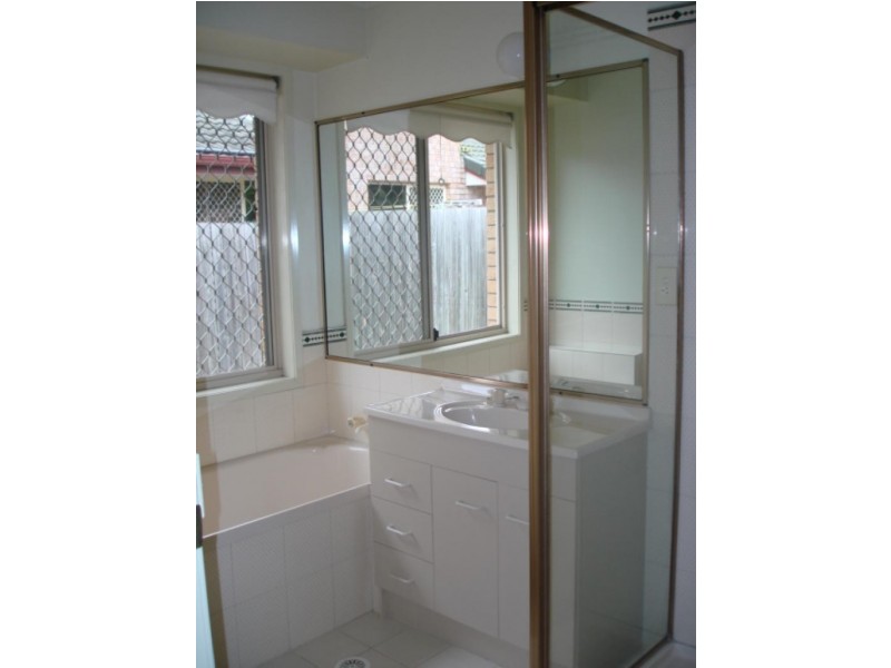 11 Avondale Crescent, Parkinson QLD 4115