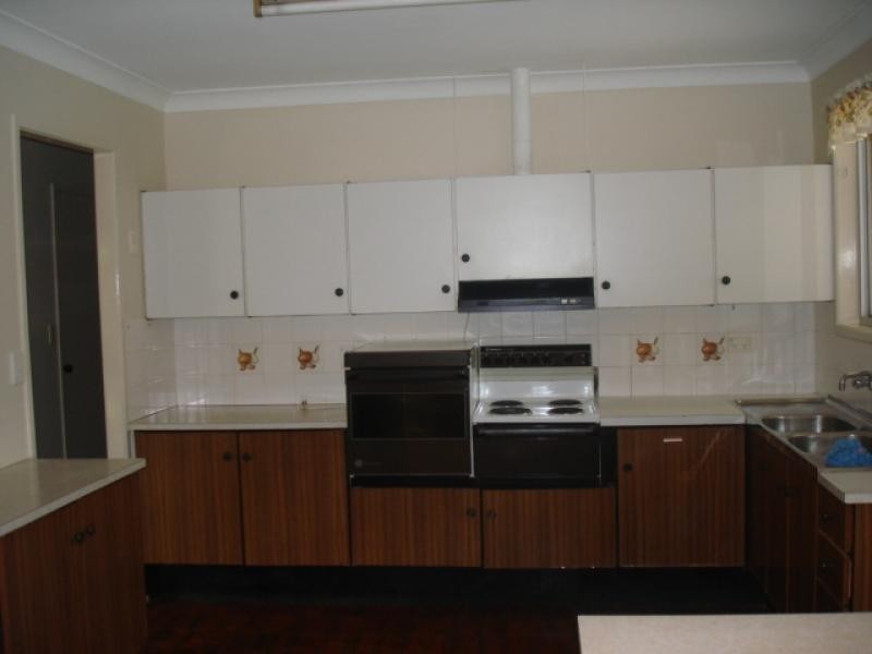 69 Thorne Rd, Birkdale QLD 4159