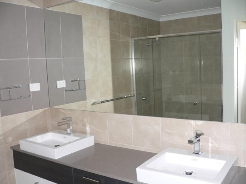 37 Little Shore Street, Cleveland QLD 4163