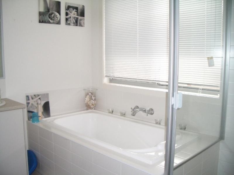 2/241 Queen Street, Cleveland QLD 4163