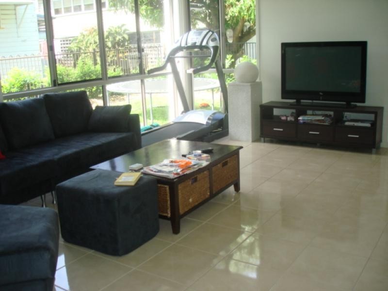 37 Little Shore Street, Cleveland QLD 4163