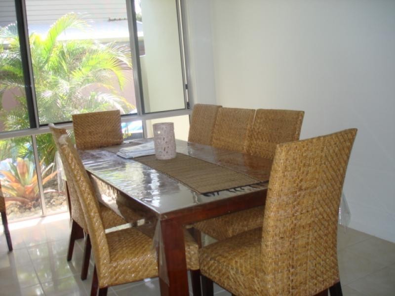 37 Little Shore Street, Cleveland QLD 4163