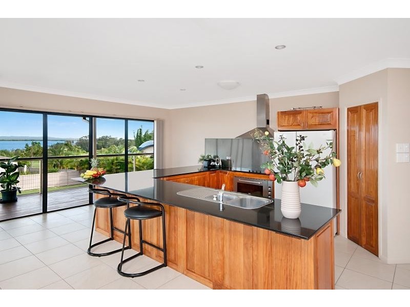 68 Penzance Drive, Redland Bay QLD 4165