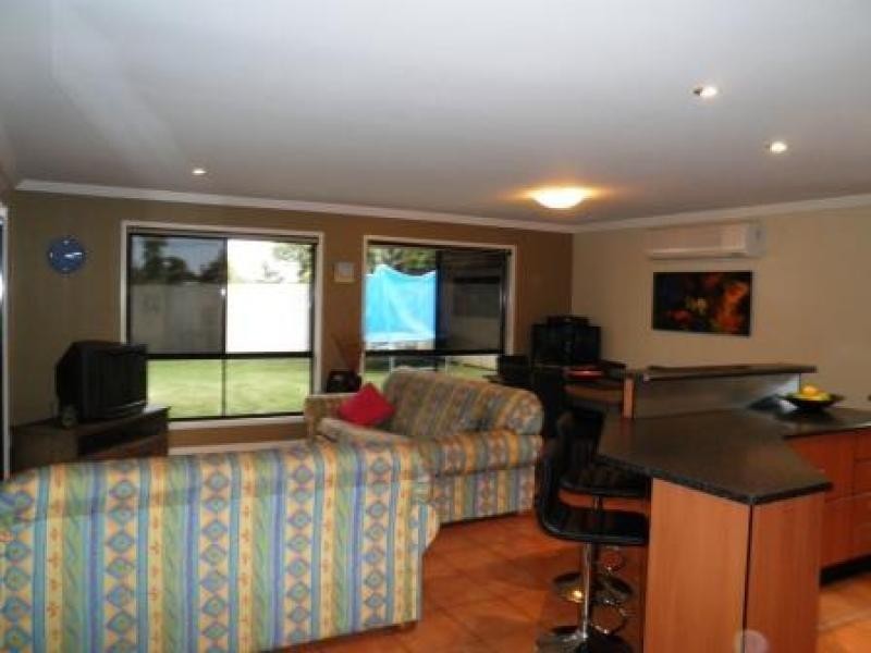 32 Kimbolton Drive, Redland Bay QLD 4165