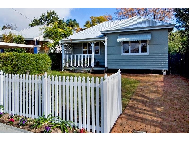 8 Coombe Street, Bayswater WA 6053