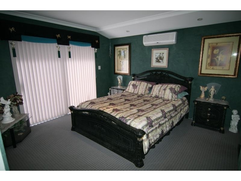 64 East Road, Pearsall WA 6065