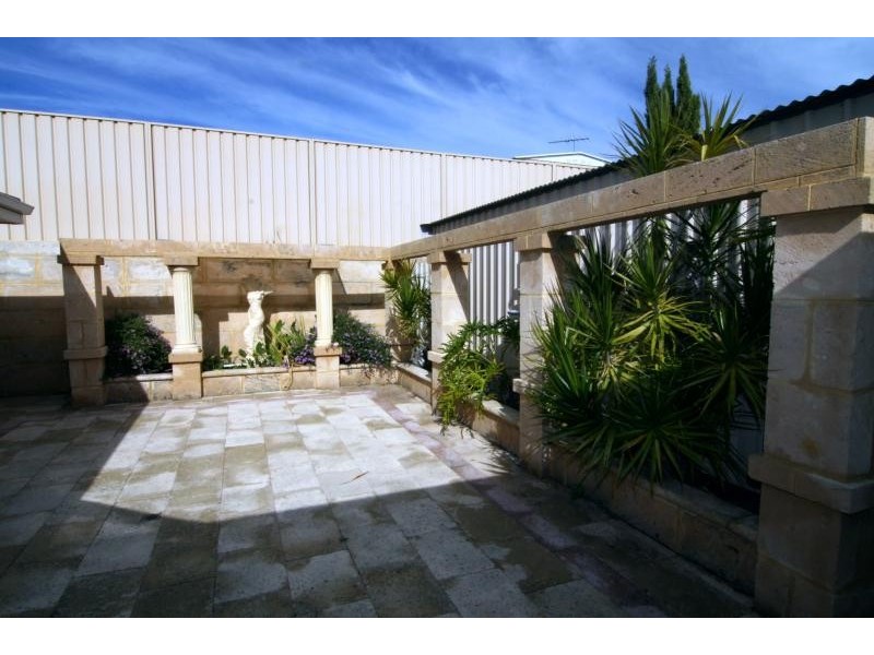 64 East Road, Pearsall WA 6065