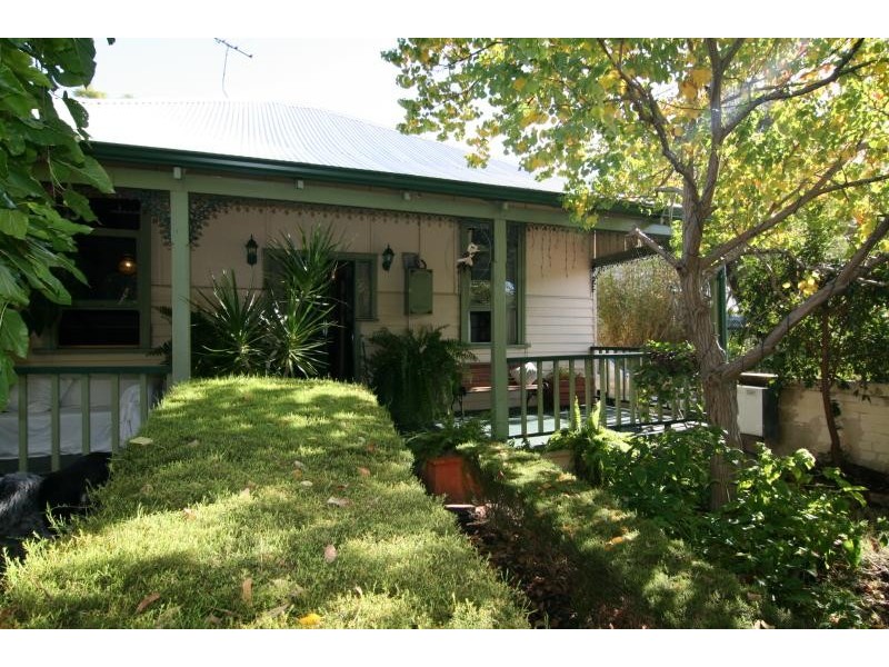 11 Eighth Avenue, Bassendean WA 6054