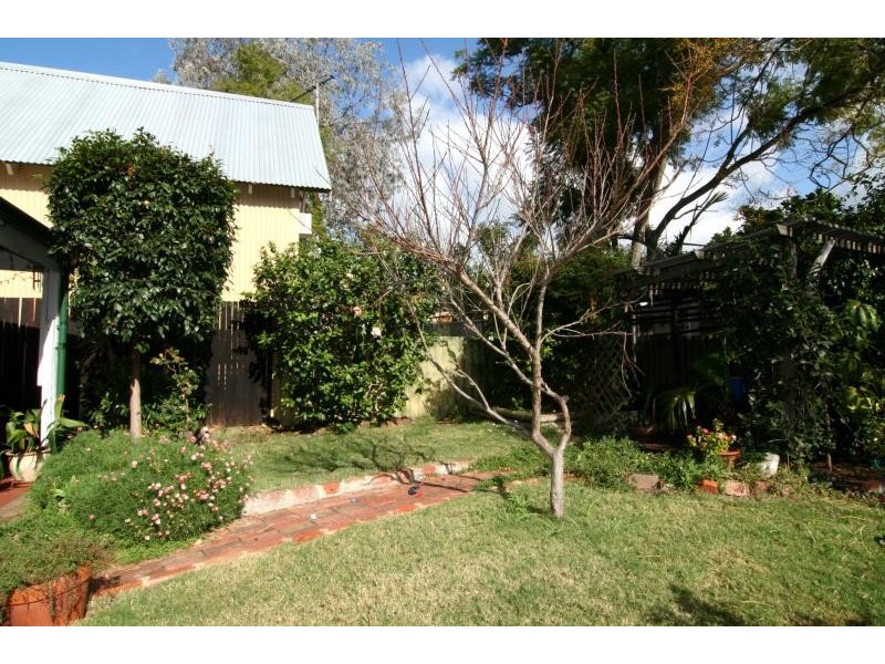 11 Eighth Avenue, Bassendean WA 6054