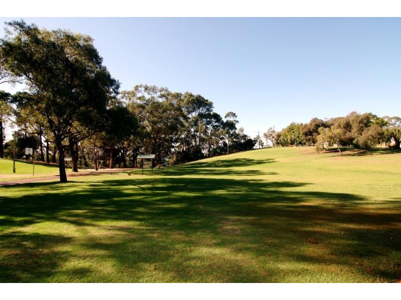 11 Eighth Avenue, Bassendean WA 6054