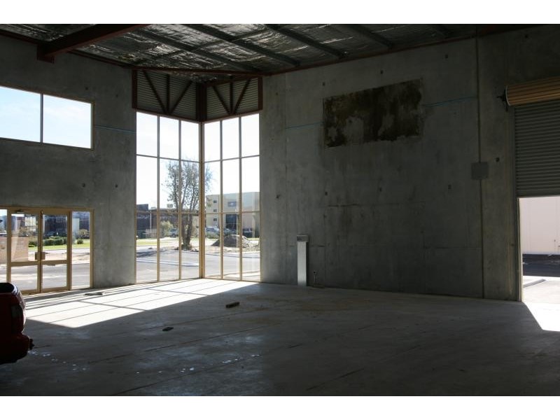 24 Beringarra Avenue, Malaga WA 6090