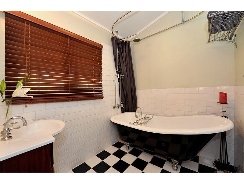 64 Railway Parade, Bayswater WA 6053